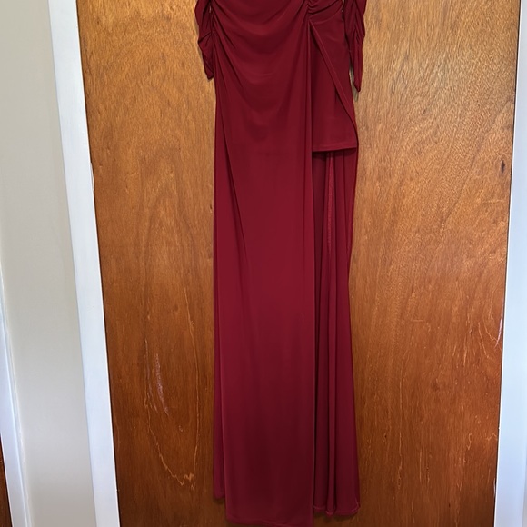 HAMPTON GOWN IN DEEP GARNET - Picture 3 of 16